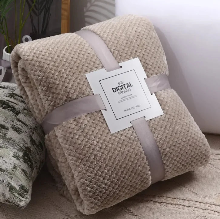 Luxurious Coral Fleece Sofa Throw – Pineapple Grid Design
