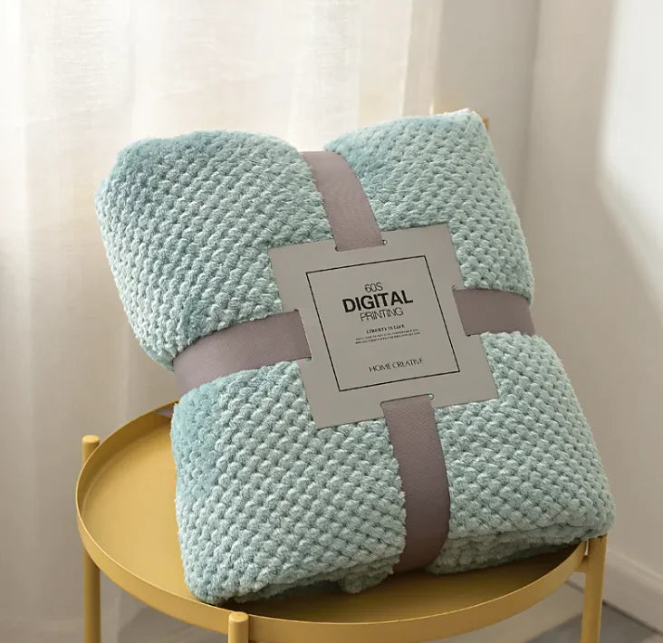 Luxurious Coral Fleece Sofa Throw – Pineapple Grid Design