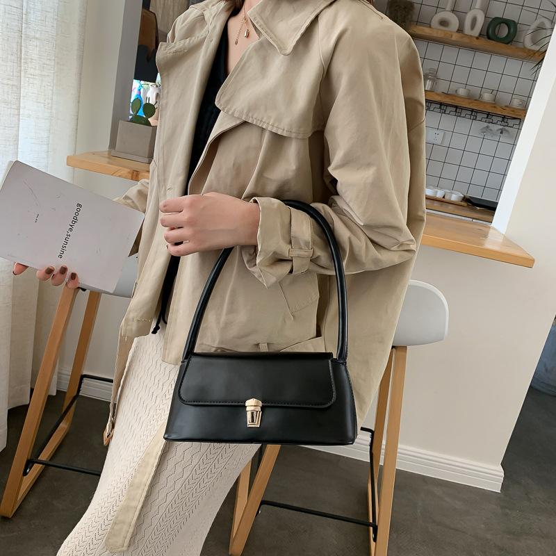 Chic Western Style Underarm Bag in PU Leather
