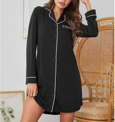 Robe de nuit à manches longues boutonnée pour femmes élégantes 