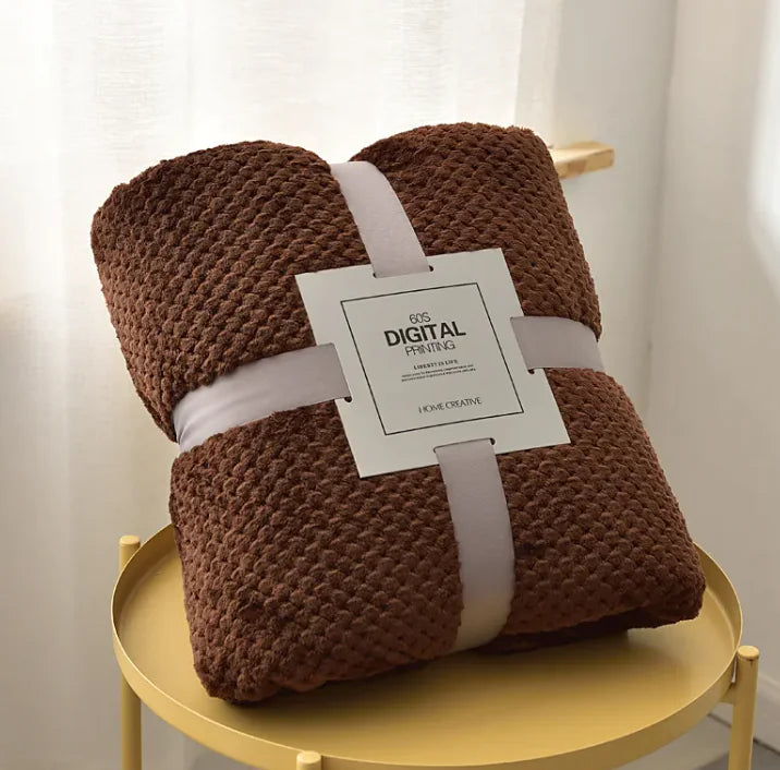 Luxurious Coral Fleece Sofa Throw – Pineapple Grid Design