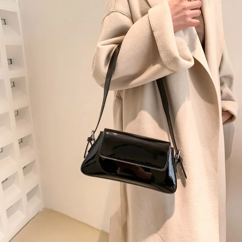 Elegant Flip Messenger Bag for Women - Chic Underarm Shoulder Style