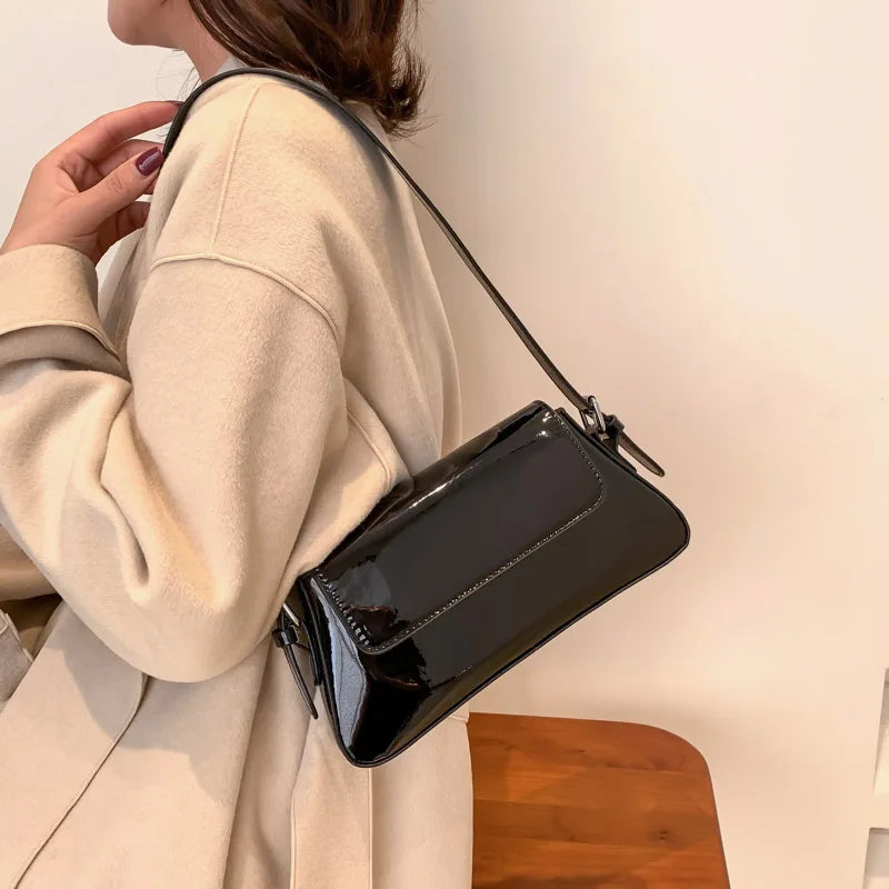Elegant Flip Messenger Bag for Women - Chic Underarm Shoulder Style