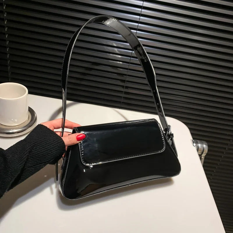 Elegant Flip Messenger Bag for Women - Chic Underarm Shoulder Style
