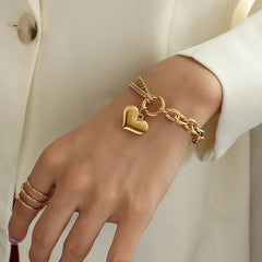 Elegant Heart Pendant Bracelet - Metallic Finish