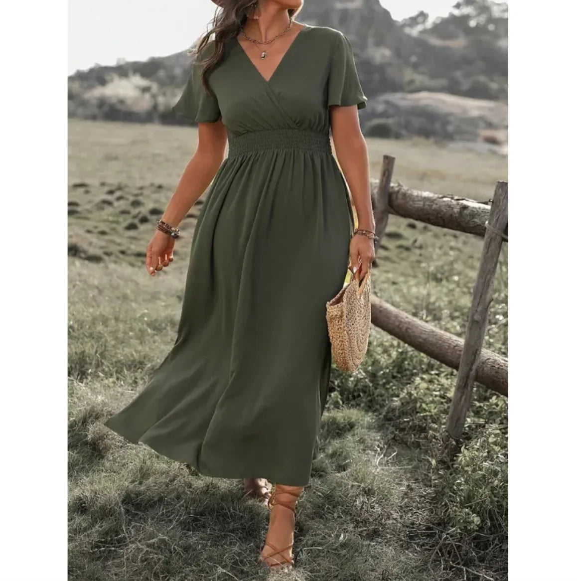 Robe élégante à col en V et manches cloche avec fente latérale