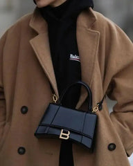 Petit sac en cuir Chic Sand Hourglass - Polyvalent et élégant