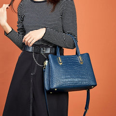 Elegant Leather Shoulder Bag for Women - Crocodile Pattern