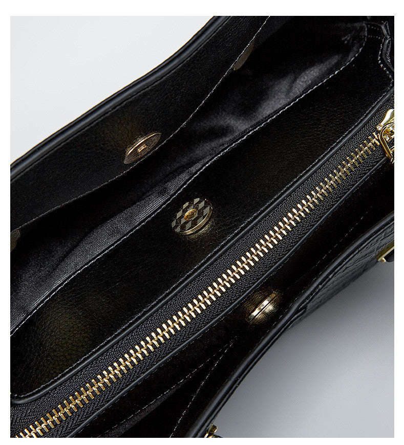 Elegant Leather Shoulder Bag for Women - Crocodile Pattern