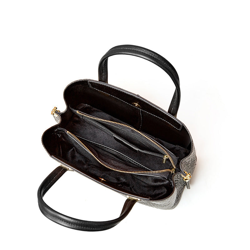 Elegant Leather Shoulder Bag for Women - Crocodile Pattern