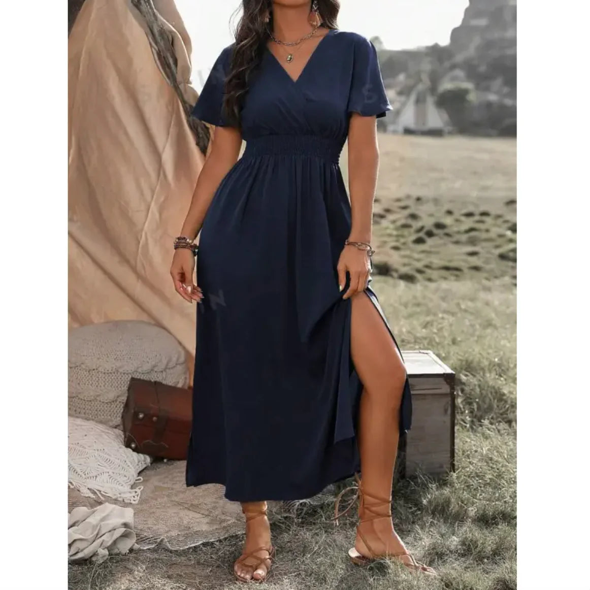 Robe élégante à col en V et manches cloche avec fente latérale