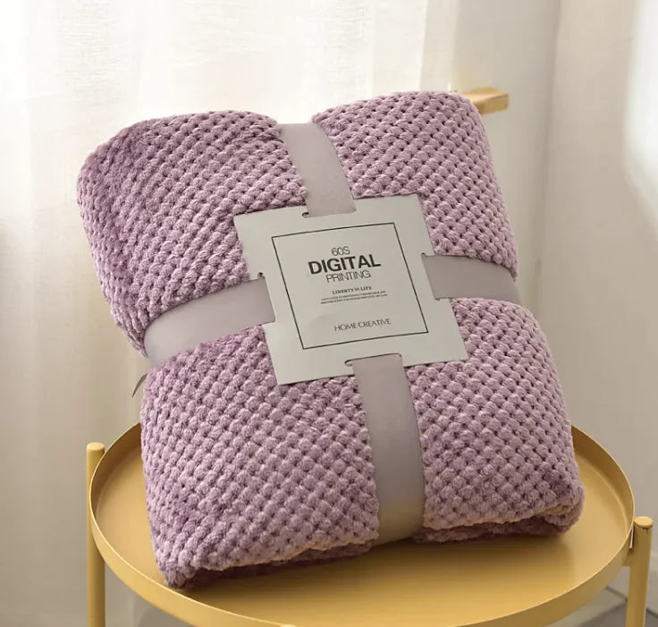 Luxurious Coral Fleece Sofa Throw – Pineapple Grid Design