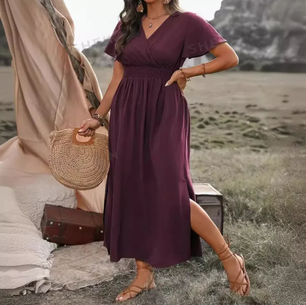 Robe élégante à col en V et manches cloche avec fente latérale