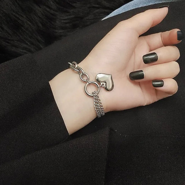 Elegant Heart Pendant Bracelet - Metallic Finish