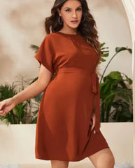 Robe de maternité élégante avec manches chauve-souris et ceinture
