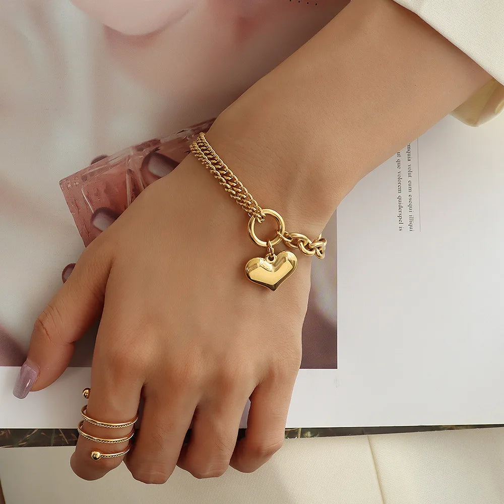 Elegant Heart Pendant Bracelet - Metallic Finish