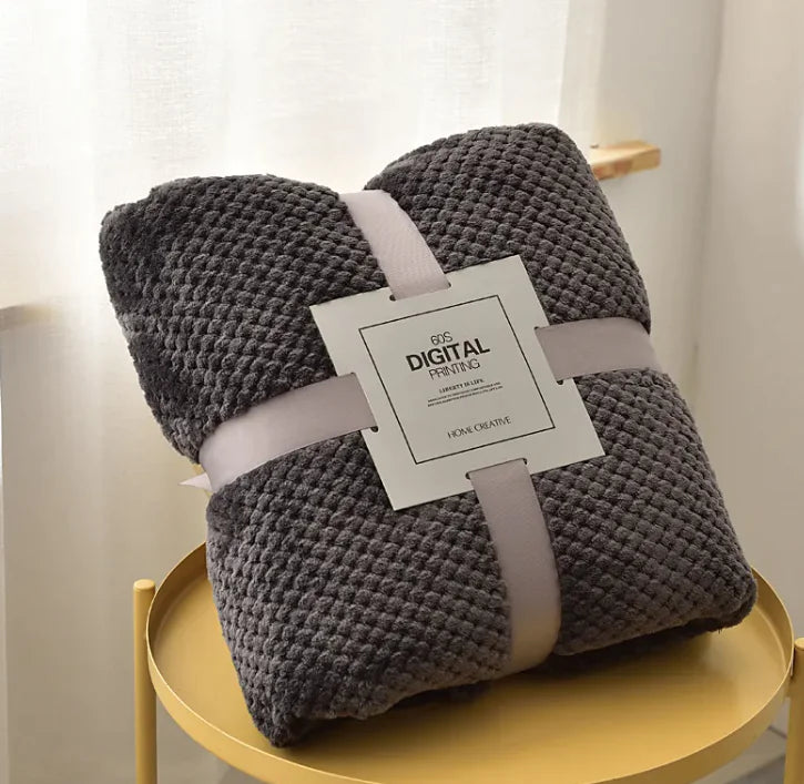 Luxurious Coral Fleece Sofa Throw – Pineapple Grid Design