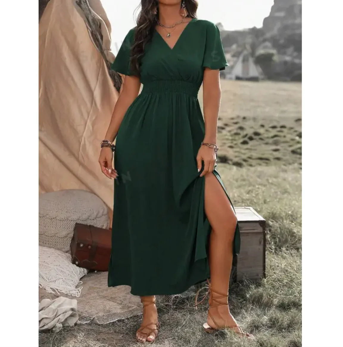 Robe élégante à col en V et manches cloche avec fente latérale