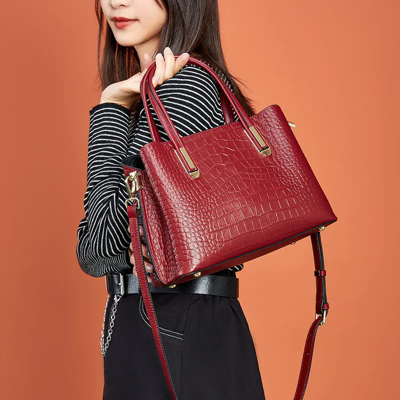 Elegant Leather Shoulder Bag for Women - Crocodile Pattern
