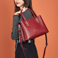 Elegant Leather Shoulder Bag for Women - Crocodile Pattern