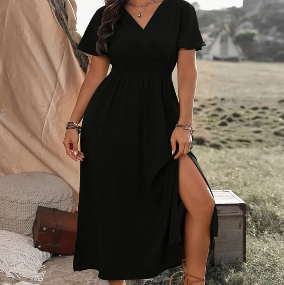 Robe élégante à col en V et manches cloche avec fente latérale