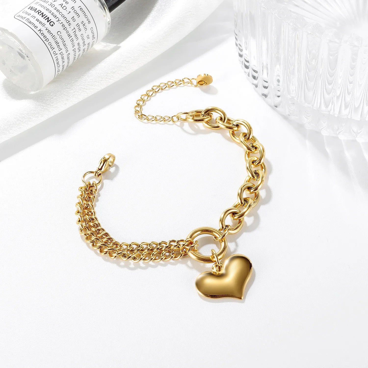 Elegant Heart Pendant Bracelet - Metallic Finish