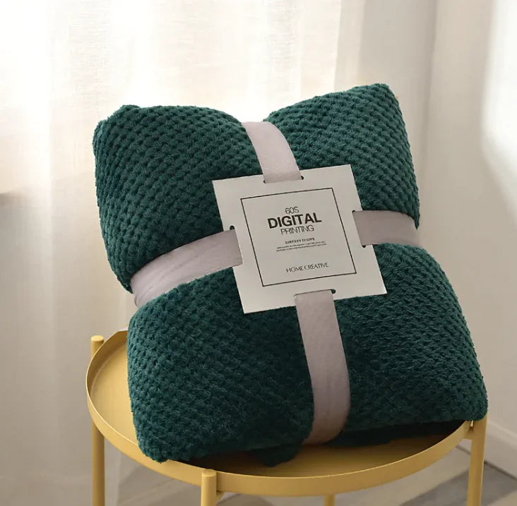 Luxurious Coral Fleece Sofa Throw – Pineapple Grid Design