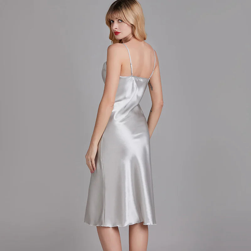 Robe mi-longue élégante en satin à col bénitier - Sans manches