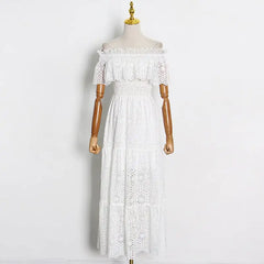 Robe swing à épaule dénudée avec bordure en volants 