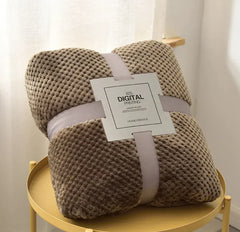 Luxurious Coral Fleece Sofa Throw – Pineapple Grid Design