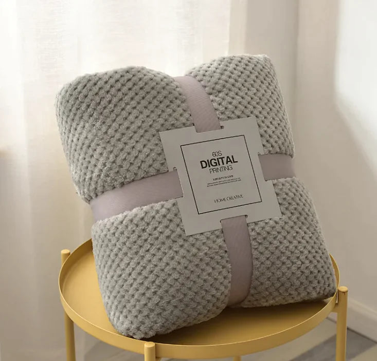 Luxurious Coral Fleece Sofa Throw – Pineapple Grid Design