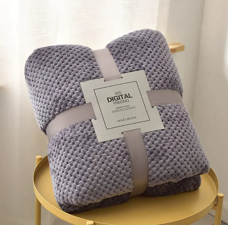 Luxurious Coral Fleece Sofa Throw – Pineapple Grid Design